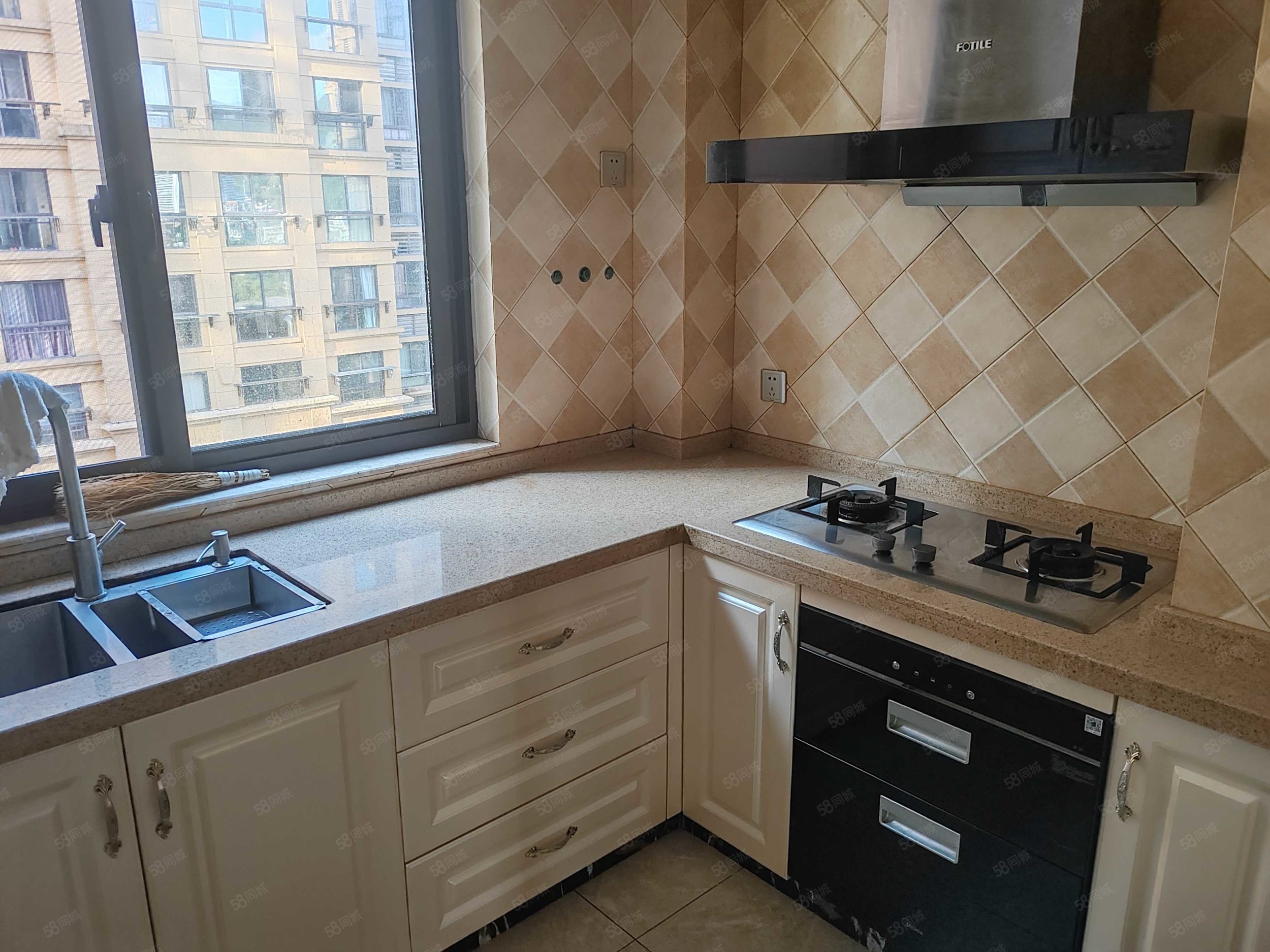 东方广场(开化)4室2厅2卫131㎡南175万