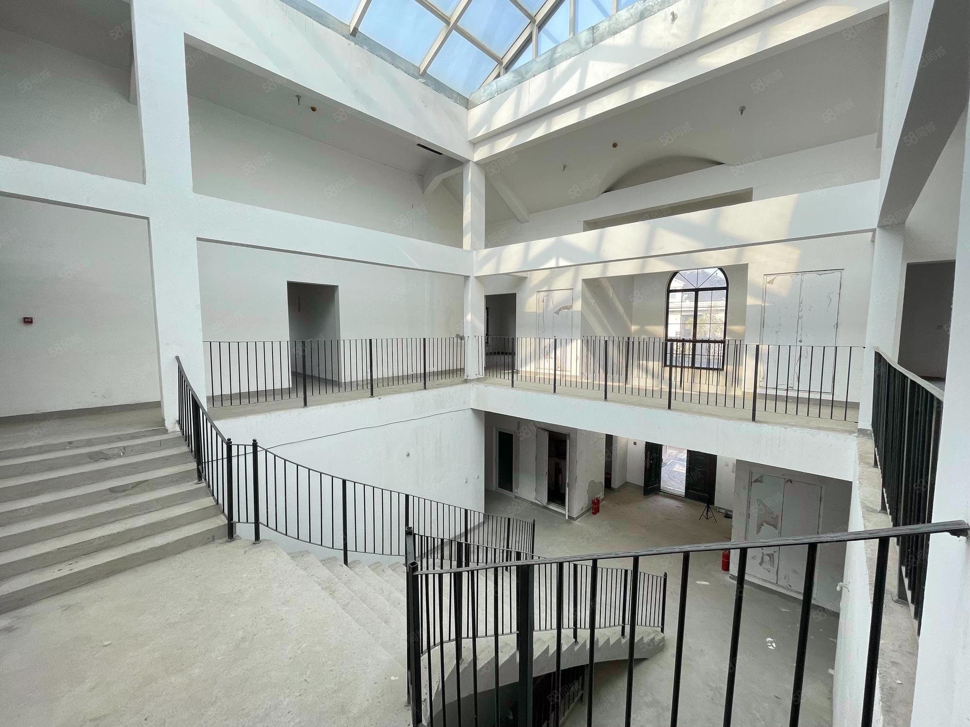 財(cái)富公館8室3廳5衛(wèi)1652㎡南北6000萬(wàn)