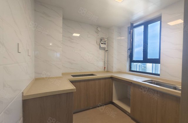 房东急售 走一手 无大税 精装修 诚心出 大三室的 保证真实