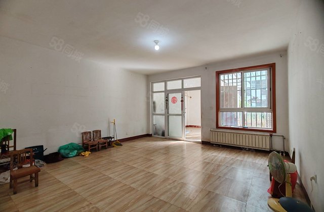 湖边 城市主人 一楼带大院  三室 免大税 看房方便