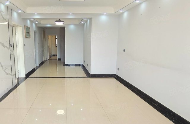 中央帝景，公园东门，人车分流小区，慧德中学对面，总高18层。