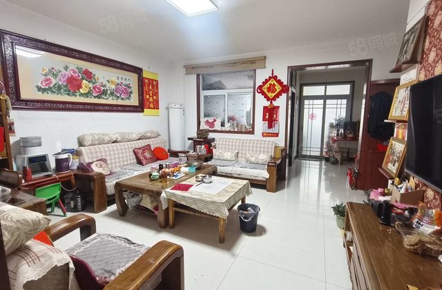 风貌街   王卷帽北邻 巡防大队 中间楼层 三室两厅带储