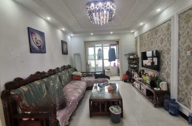 急售，大润发，公园中央帝景，单价8000多电梯房精装三室带储