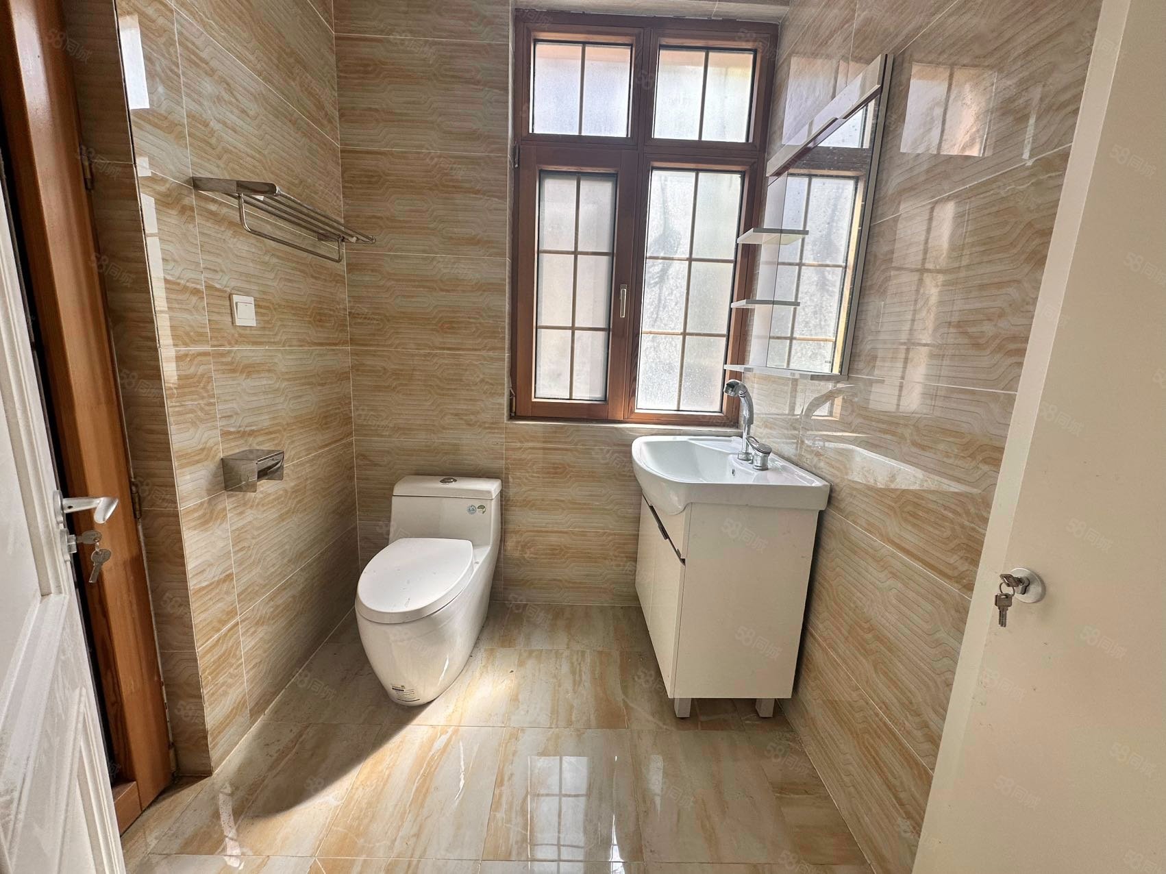 藍岸麗舍(別墅)8室3廳8衛(wèi)591.37㎡南北1380萬