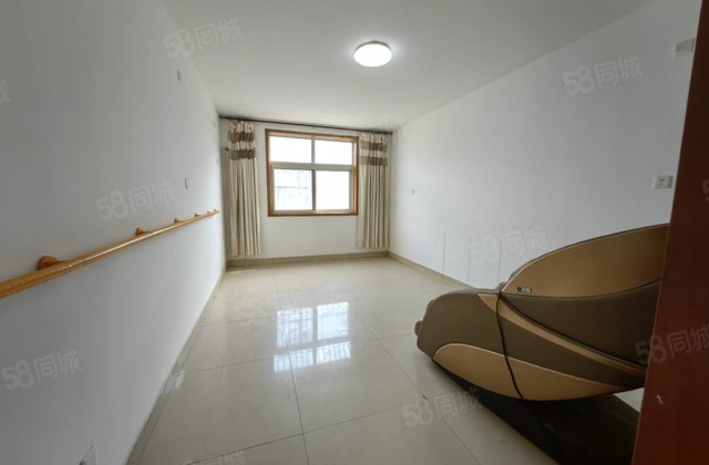 紧靠湖边名人苑130平 仅售115万