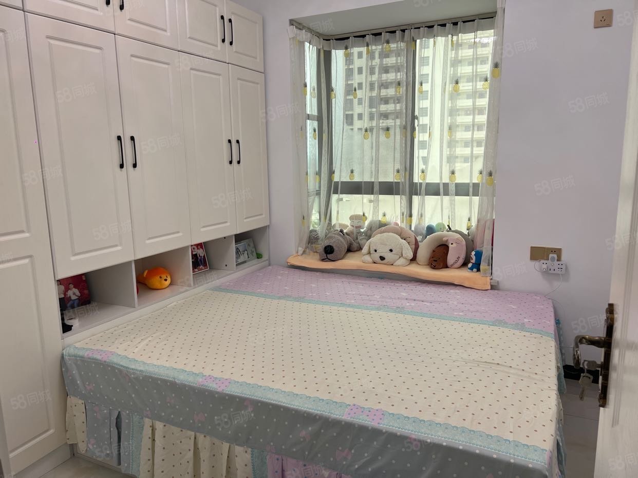 新天地豪园3室2厅1卫86.21㎡南北70万