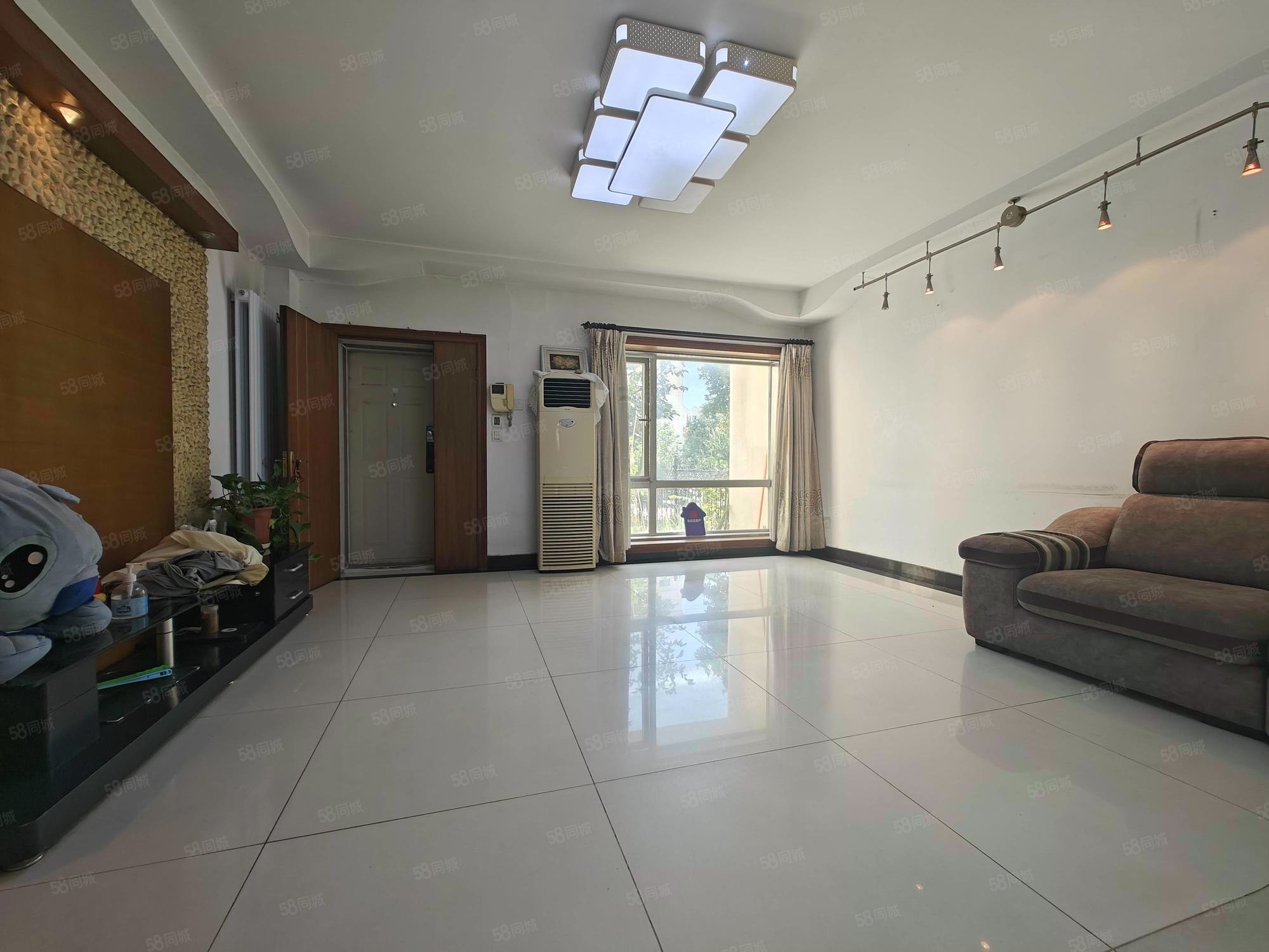 博世莊園(別墅)3室2廳3衛(wèi)165.79㎡南北315萬