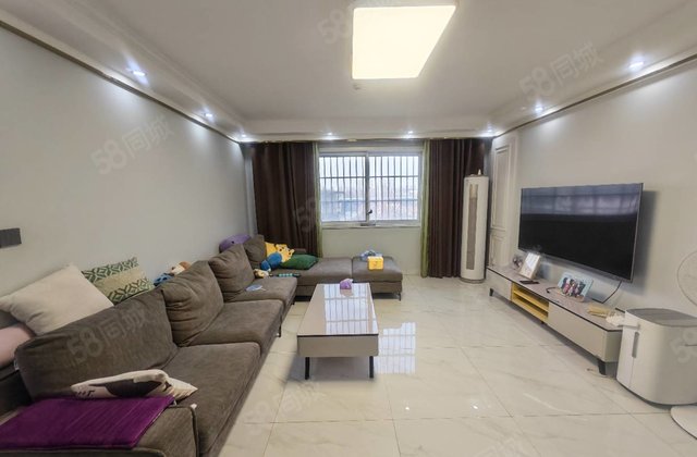 单价    带车位储！万达旁商品精装婚房三室两卫免大税五中