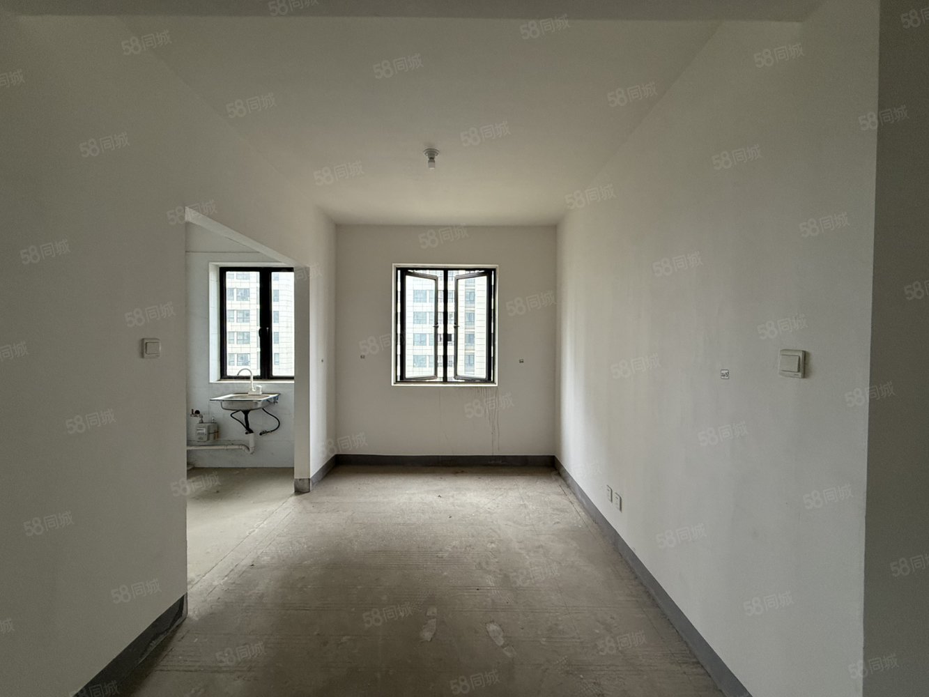 城投五里高小区4室2厅2卫120㎡南北38万