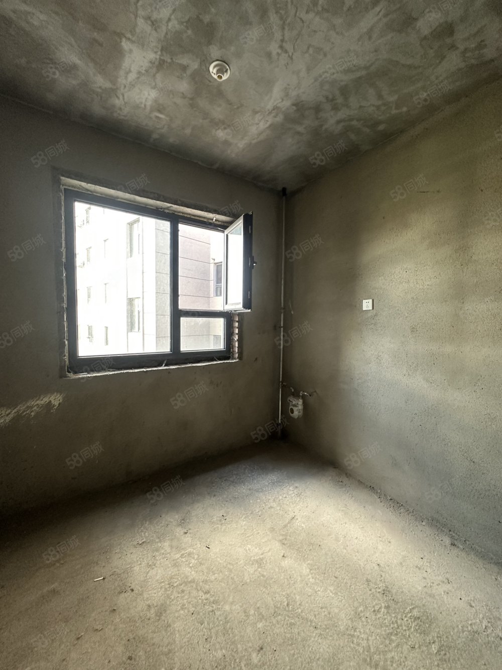 翡翠书院1室1厅1卫45.93㎡东19万