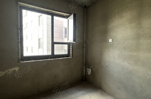 翡翠书院1室1厅1卫45.93㎡东19万