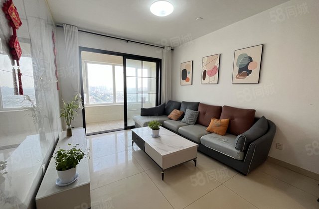 东关国际西区 满二 电梯房 朝南 简单装修 看房方便 有钥匙