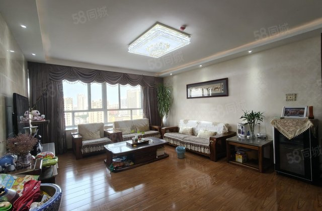 急售~月亮湾~精装4室~东边户~免大税~送储~客厅大飘窗