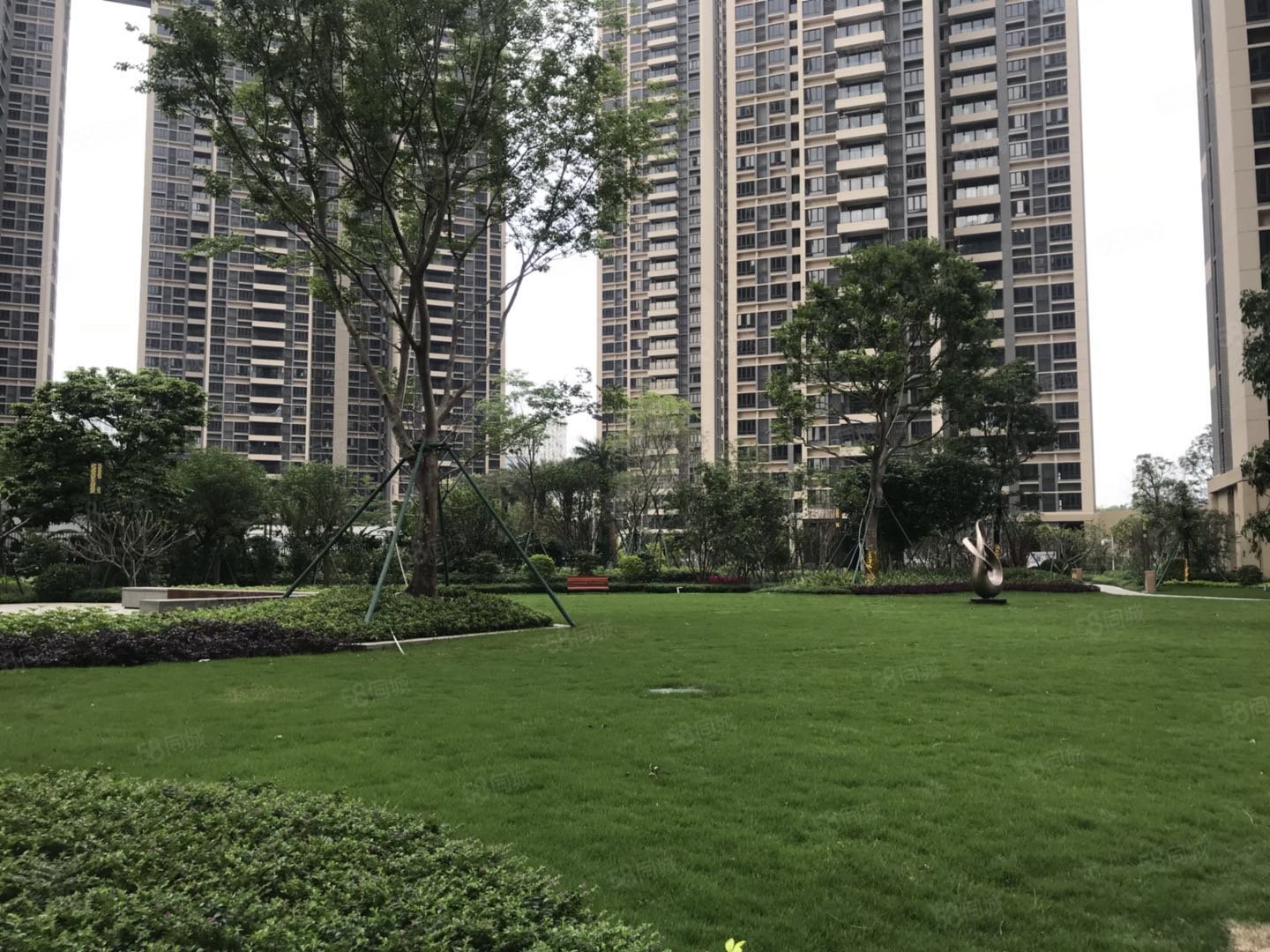 佛山新城保利海德公园东南向证够2年带装修