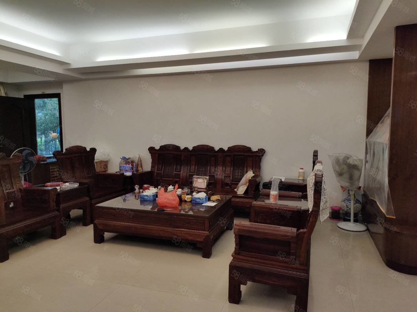 腾瑞万绿花园4室2厅2卫185㎡东南126万