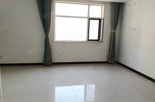 七中对过，水晶丽城东区，边户三室，免大税，阿尔卡迪亚