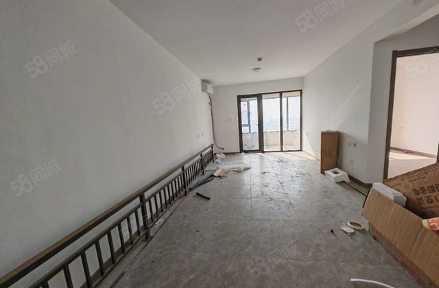 湖语上院 南北通透  中间楼层采光好带着 车位