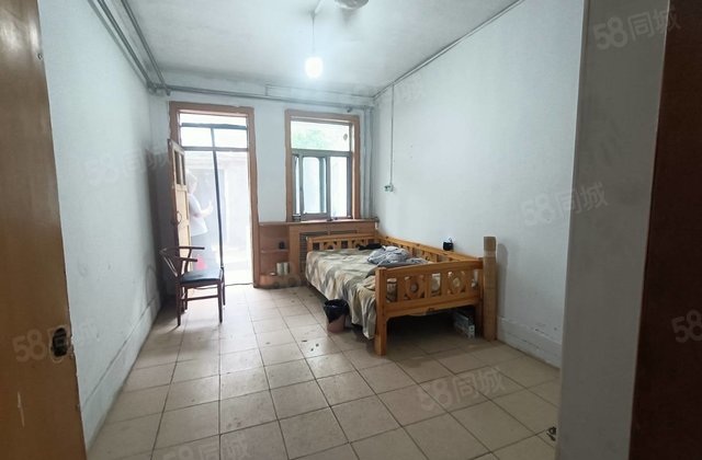 市中心东昌兴华路  一类一孝心一楼带院带四间配房