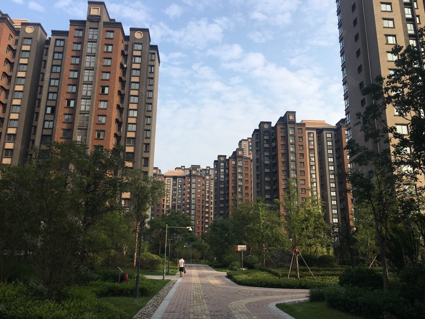 长庆湖滨花园二期2室2厅1卫106㎡南北106万