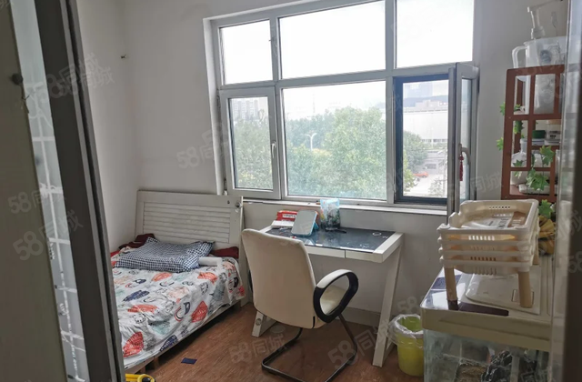 急卖，54.8万包过户，正南朝向电梯，送15平地下室随时看房