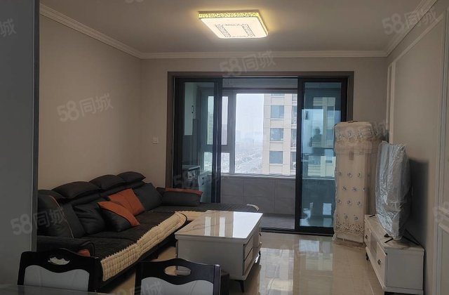 锦绣观邸130平，东边户，带车位地下室，精装修仅售120万。