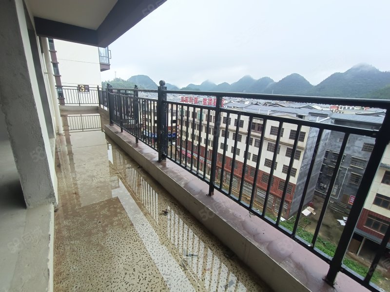 富康樾山府(一期)4室2厅2卫157.65㎡南68万