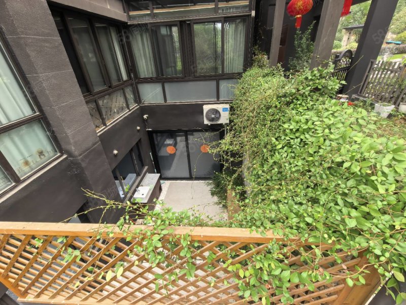 港中旅公元6室2厅3卫143㎡南北189万