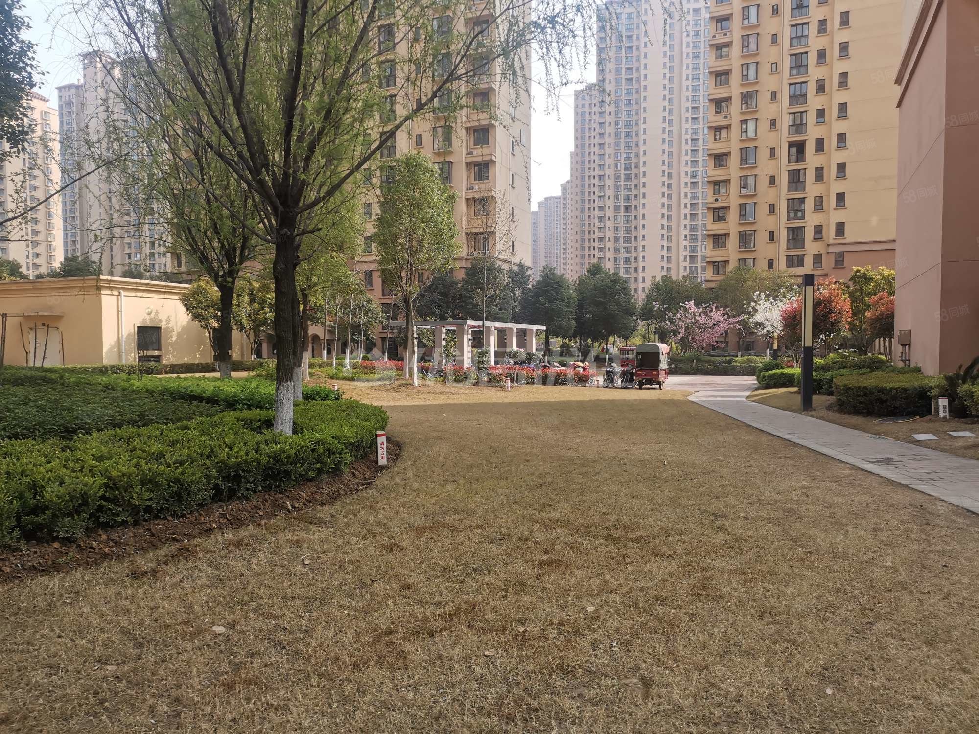 东津世纪城8区新外滩2室2厅1卫80㎡南北52万
