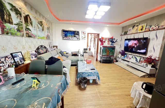 急售香江电梯洋房 三室两厅      育红   送储 免大税