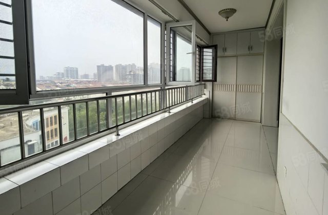 月亮湾商品房D区房东急售急售带车位地下室证免大税委托随时看房