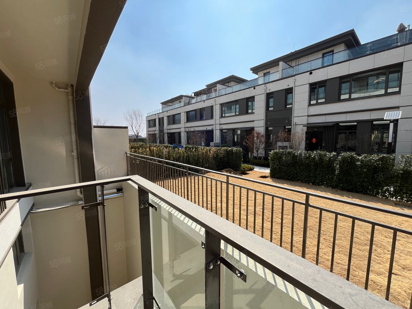 环山路联排居墅送挑高负一送院子送露台国悦山山和院子