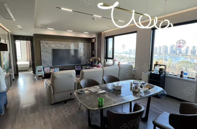 开发区百合新城观景房精装4室带车位储藏室免大税