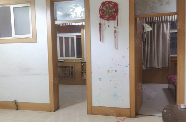 东关国际北邻星光组团二楼正规商品房 出行方便 三居 车位充足