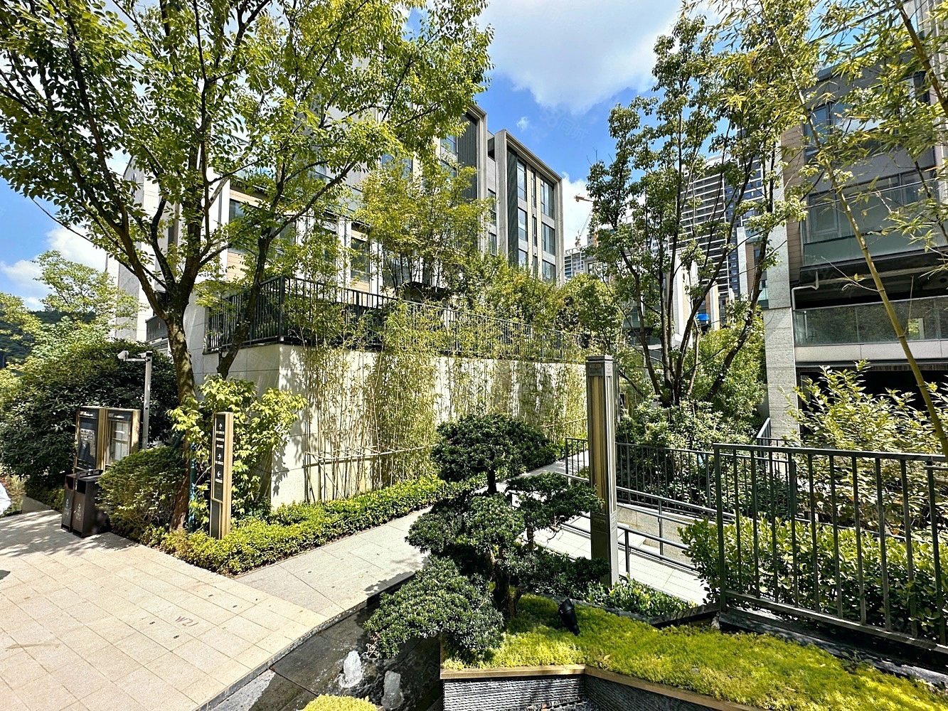中海映山湖(别墅)4室3厅3卫171.35㎡东西570万