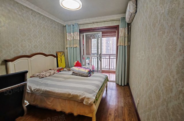 新东方龙湾二期！精装南北通透三室两厅双卫房带有车位储藏室