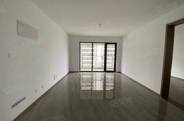 城市芳华 东边户带车位储藏室价格可谈着急chu