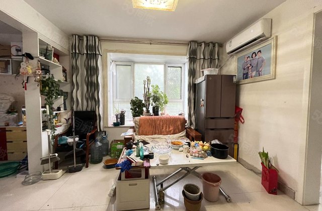 新出边户，区妇幼，眼科医院附近电梯房，三室一厅，单价低单位房