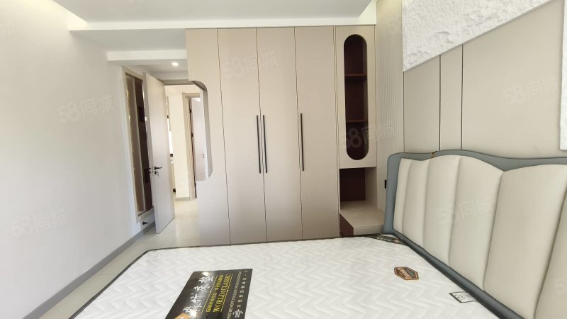 出售凯森蒙芋圆电梯七楼123平三室两厅两卫798精装修