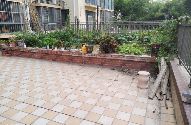 翡翠城一楼大院 送车库 业主急售大三居低于市场价30万免大税