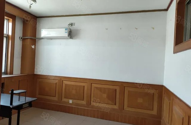 老文轩南邻 龙山南区三室南北通透 中间楼层 停车方便龙山北区