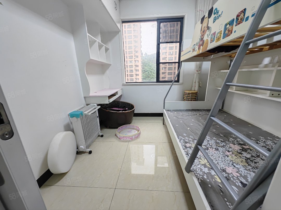 大洋五洲3室2厅2卫112㎡南北63.9万