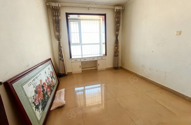 金柱康城 金柱后许 中间楼层 全明户型有钥匙    停车方便