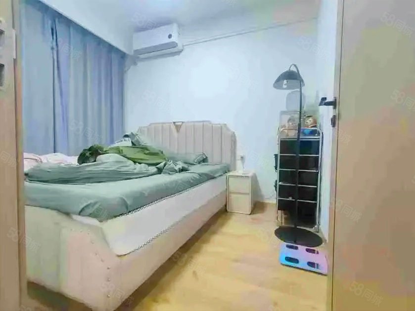 保利中交雲上3室2厅2卫78㎡南北200万