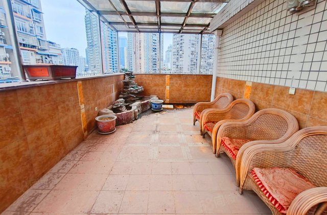 盛世年华(龙泉路)5室2厅230.26㎡150万二手房图片