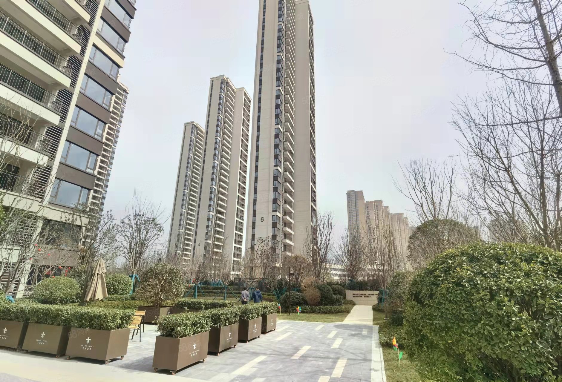 【10图】浐灞彩虹桥旁 万科澜岸 全新小区 11米观景大阳台 精装全新