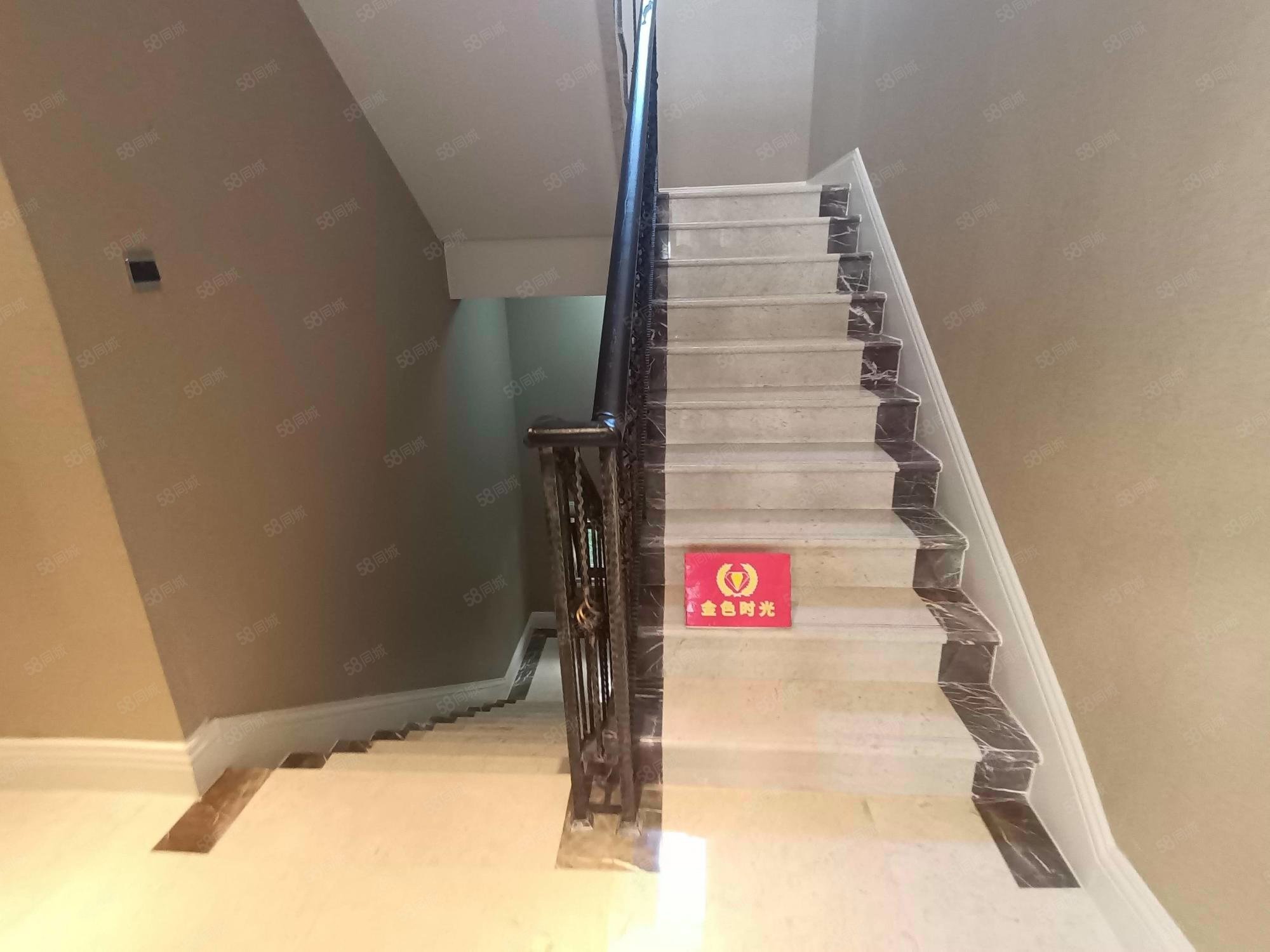 君山別墅6室5廳4衛(wèi)391.84㎡南北790萬(wàn)