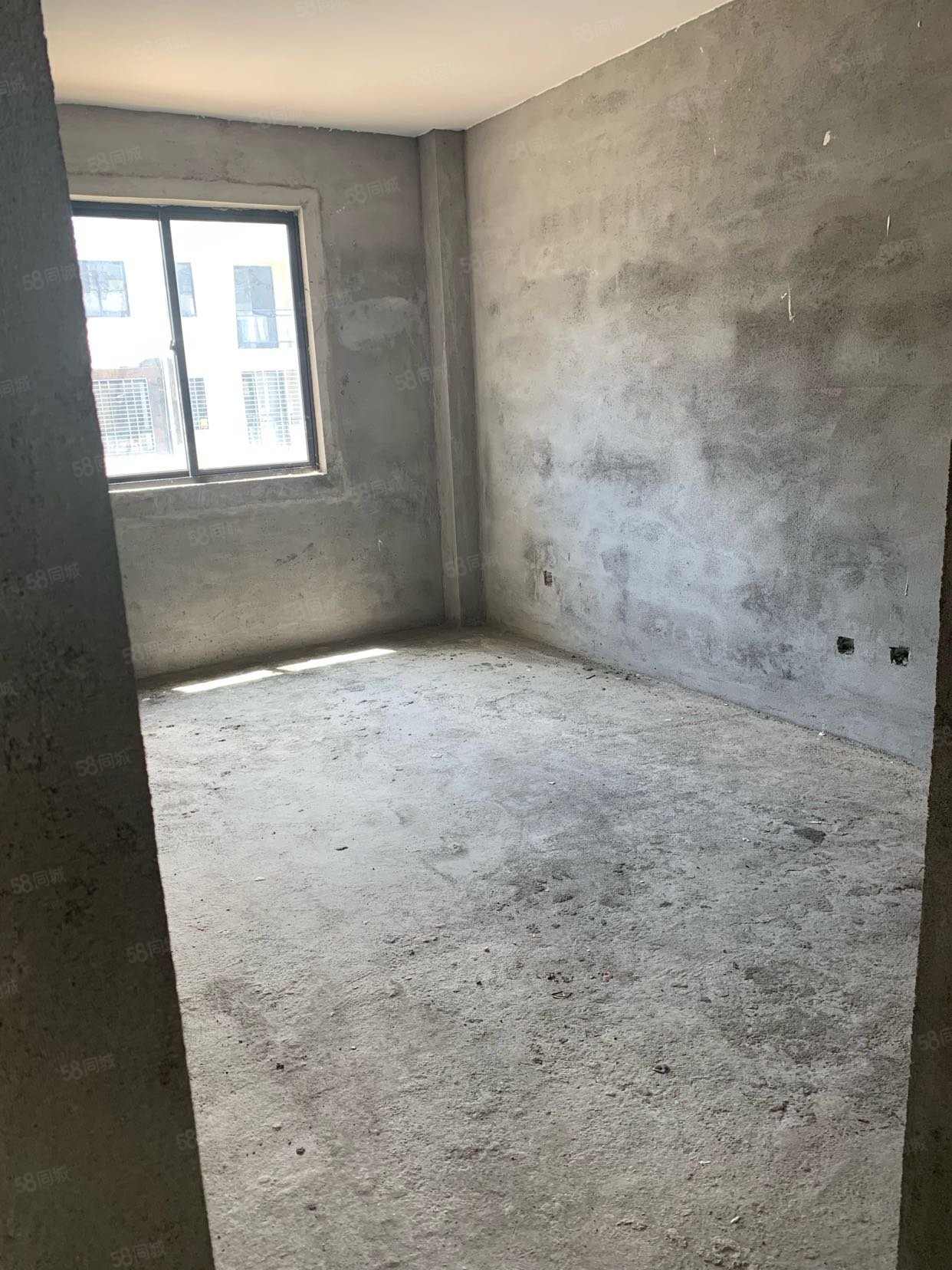 和贵花园2室2厅1卫85.88㎡南37万