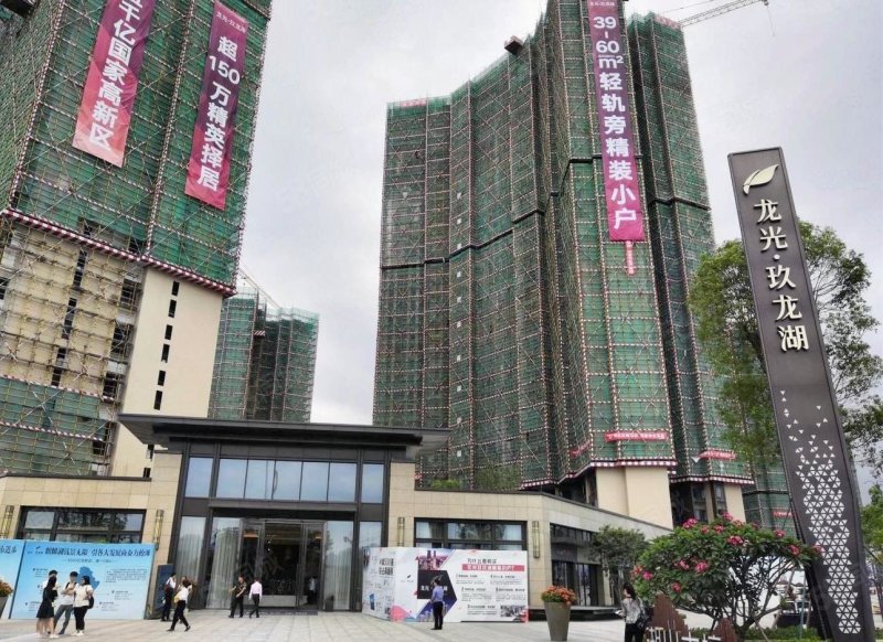 可贷款业主急售龙光玖珑湖精装复试公寓拎包入住包过户