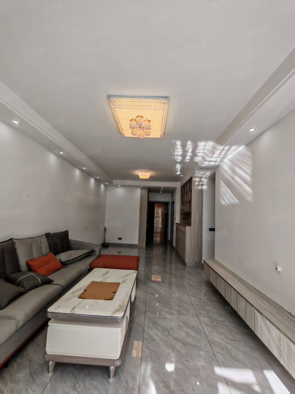 吾悦广场悦湖公馆3室2厅2卫125㎡南北88万