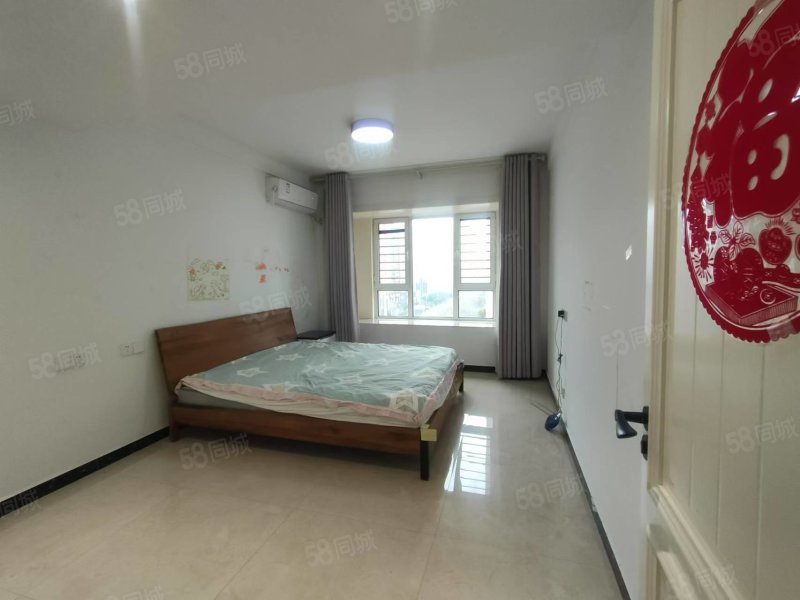 豪泽俪景3室2厅1卫113㎡南北77万